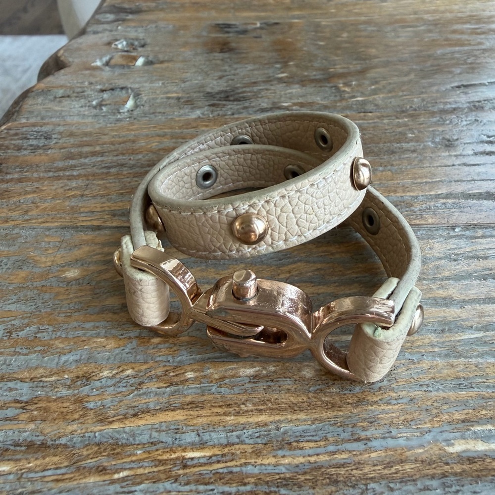 Elegant Beige and Gold Women's Bracelet